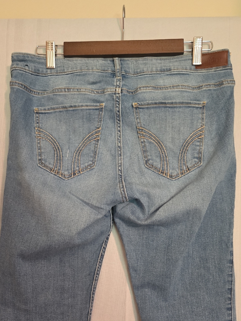 Hollister Light Wash Destructed Skinny Jeans Size 13 - Picture 9 of 10
